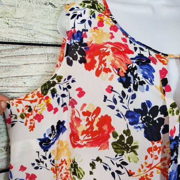 Rose + Olive Women’s Top 3X White Multicolor Floral Print Sleeveless Keyhole - Picture 3 of 7